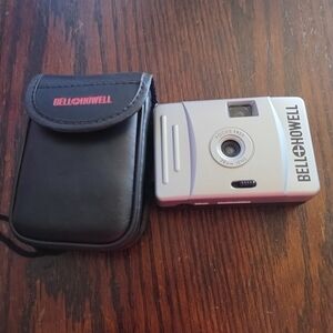 BELL & HOWELL Point And‎ Shoot 35MM Film Camera "Focus Free"  28MM (i)